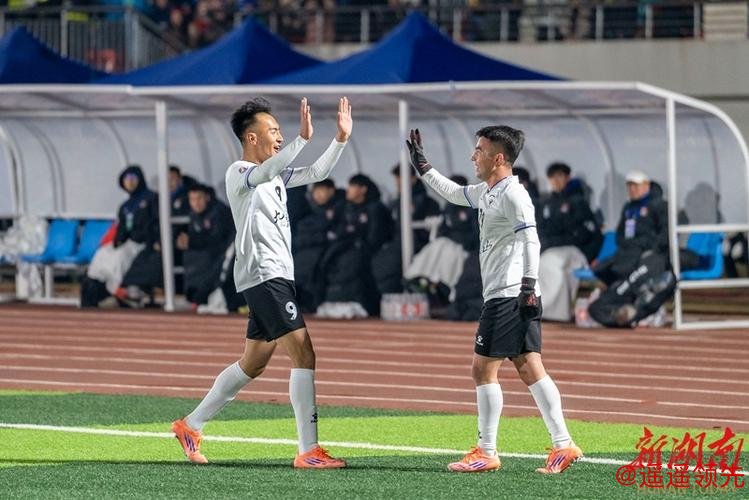 CMG群众足球邀请赛 玉树队战胜呼和浩特队